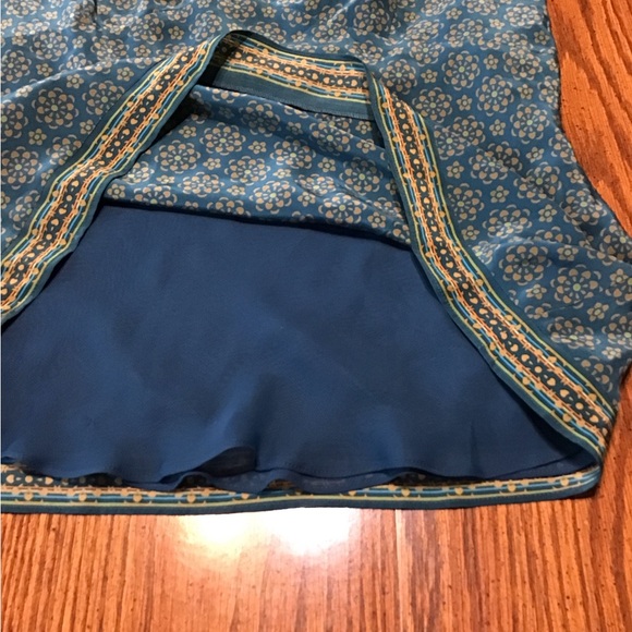 Women’s size 14 Alfani Teal and Gold Patterned sleeveless v neck top - Picture 4 of 8